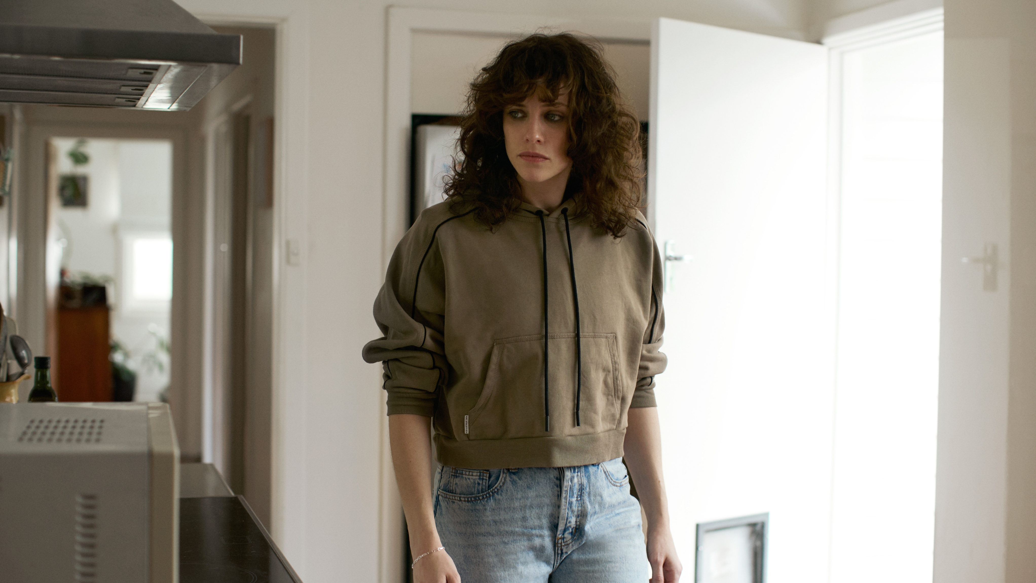 Jess De Gouw as Olivia in The Survivors