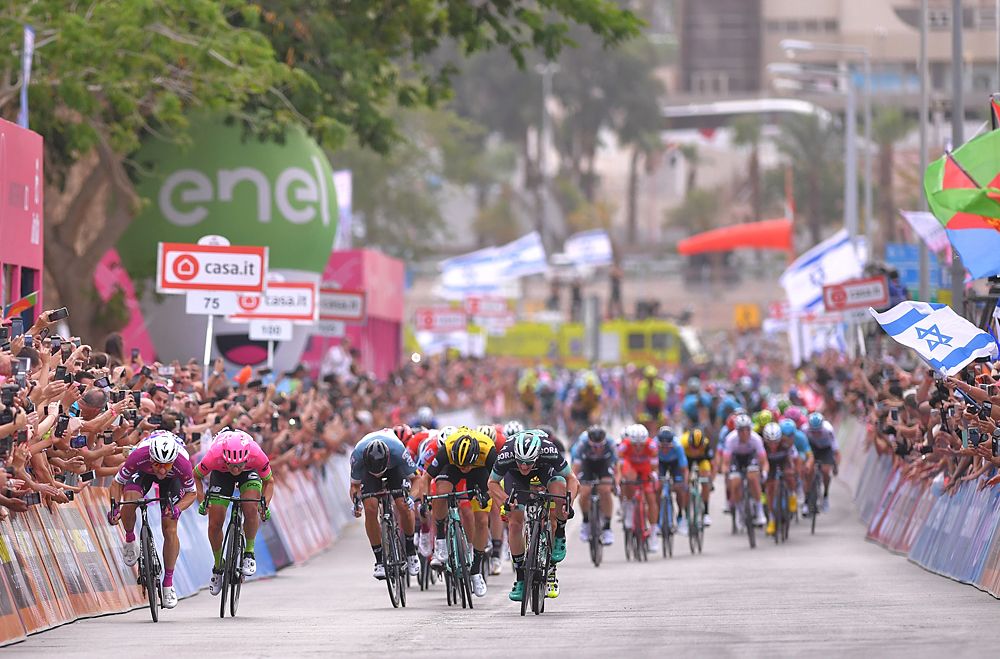 Giro d'Italia stage 3 bunch sprint