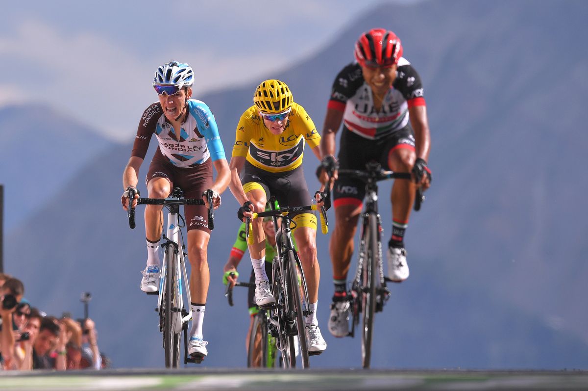 Darwin Atapuma (UAE Team Emirates) holds off Bardet and Froome