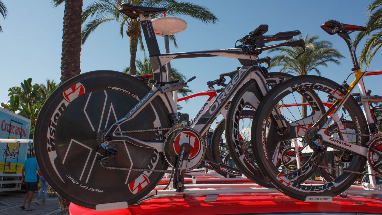 Cofidis rides the Orbea Ordu with Dura-Ace, Vision wheels, and funky Vision aero cranks (Matthew Allen / Immediate Media)