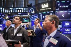Market sentiment &ndash; worried traders on the floor of th eNew York Stock Exchange