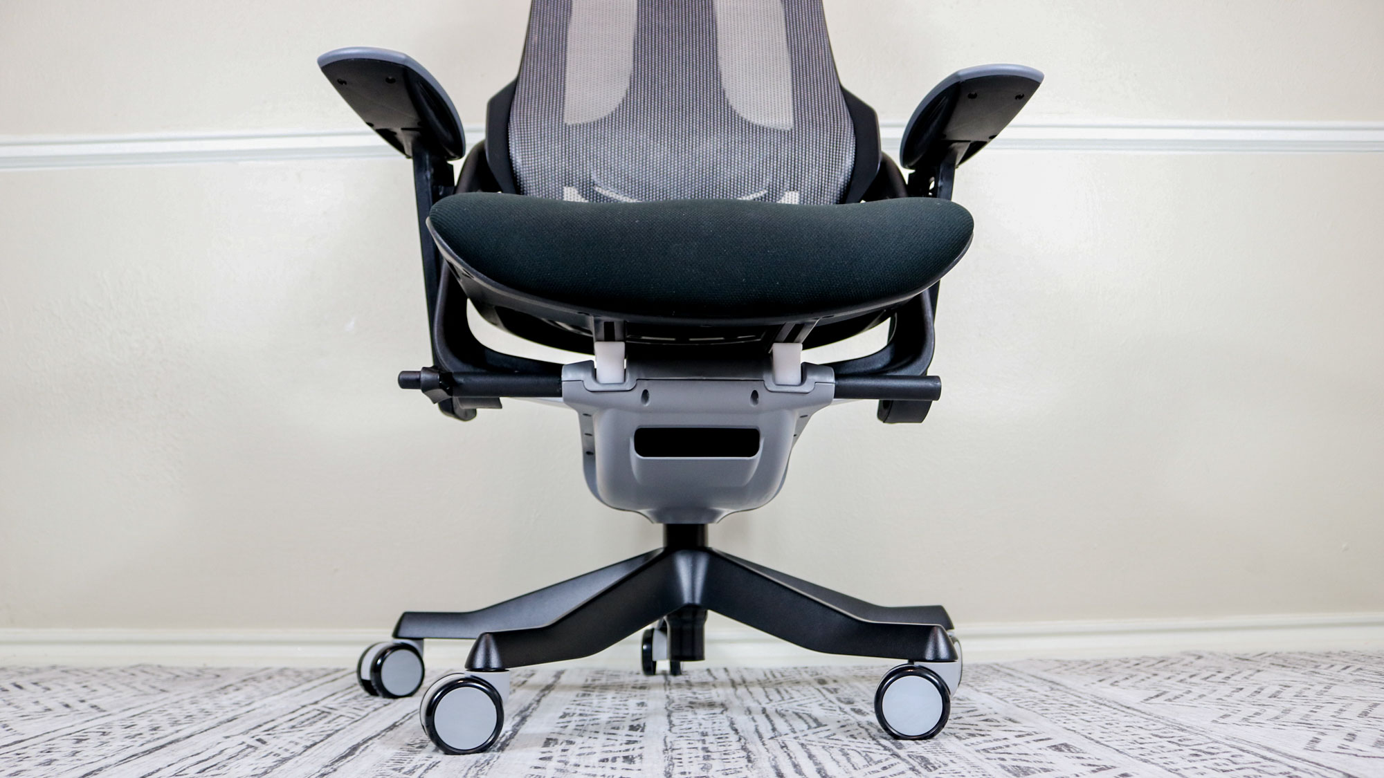 A low shot showing the Uplift Pursuit's casters, base, chair mechanism and seat