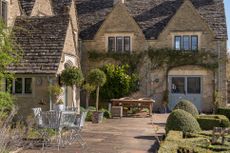 Hampen Lodge, ext, Jackson-Stops