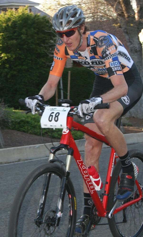 Barry Wicks (Kona) drives the pace