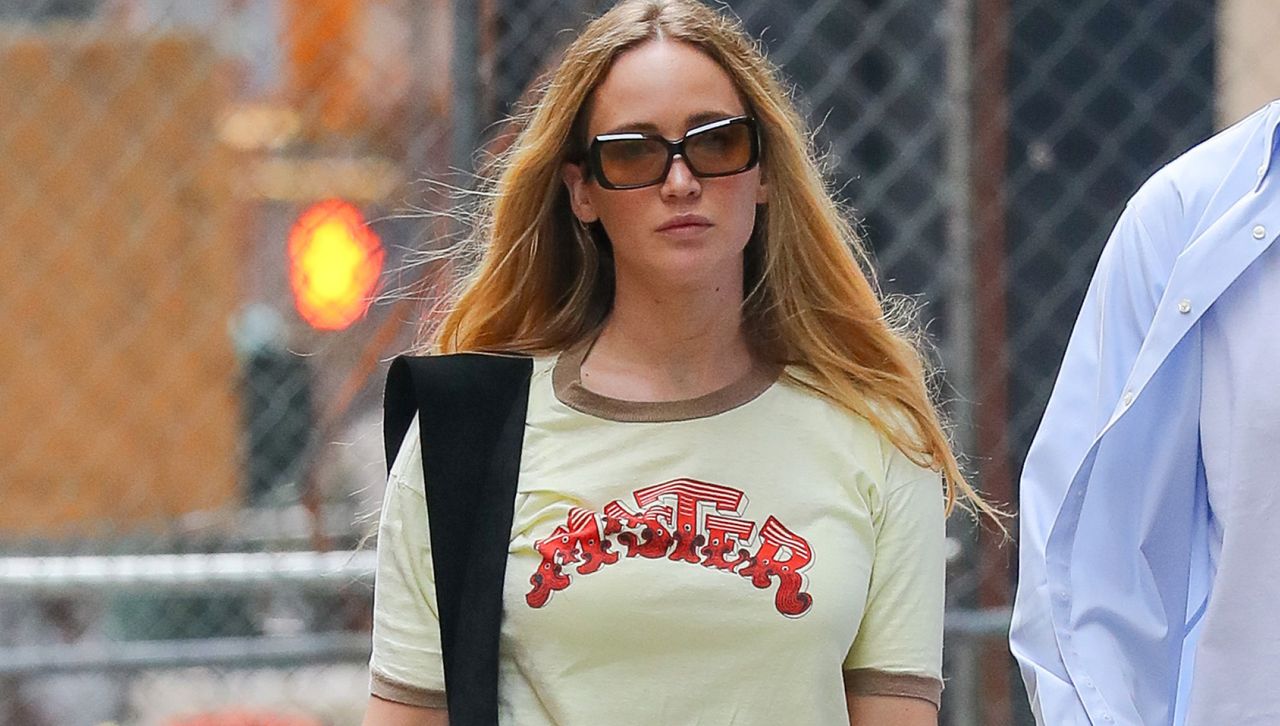 Jennifer Lawrence wears a St Agni Bag with Tory Burch flats and a Leset maxi skirt in New York City