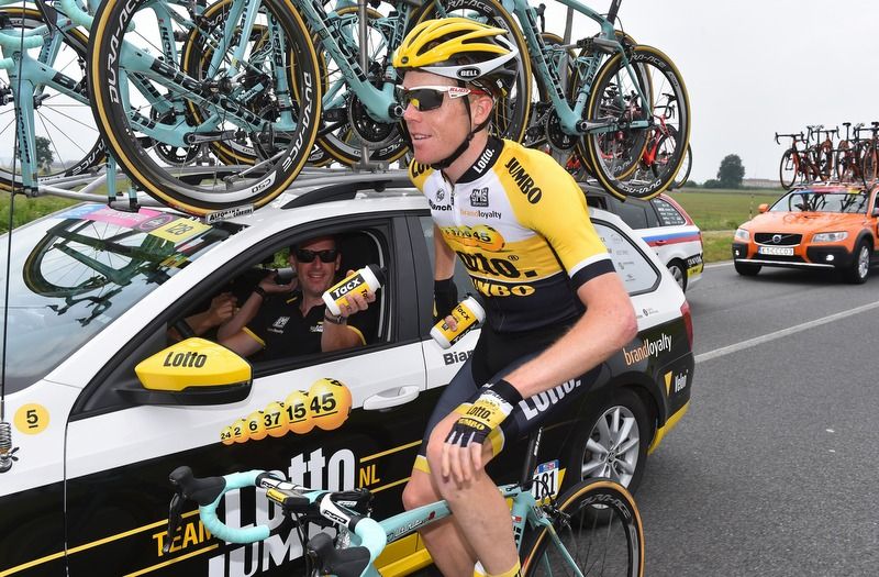 Steven Kruijswijk (Lotto Jumbo) drops back to the team car