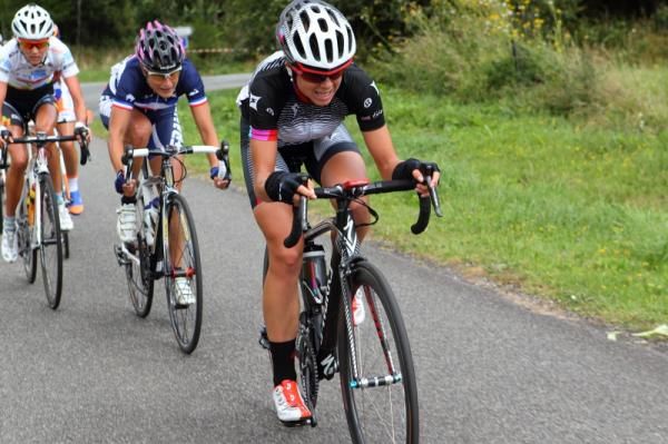 Evelyn Stevens (Specialized - lululemon) tried in vain to move up in the World Cup standings with some aggressive riding