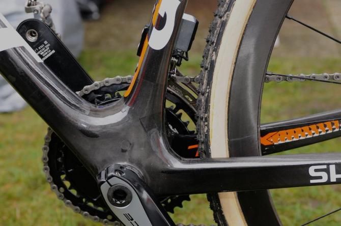 The bottom bracket area is suitably vast, utilising the shell's full 90mm width