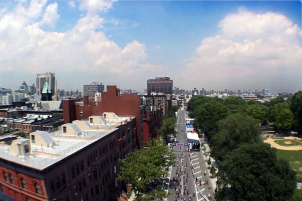 A pigeon&rsquo;s eye view of the starting line on 116th Street.