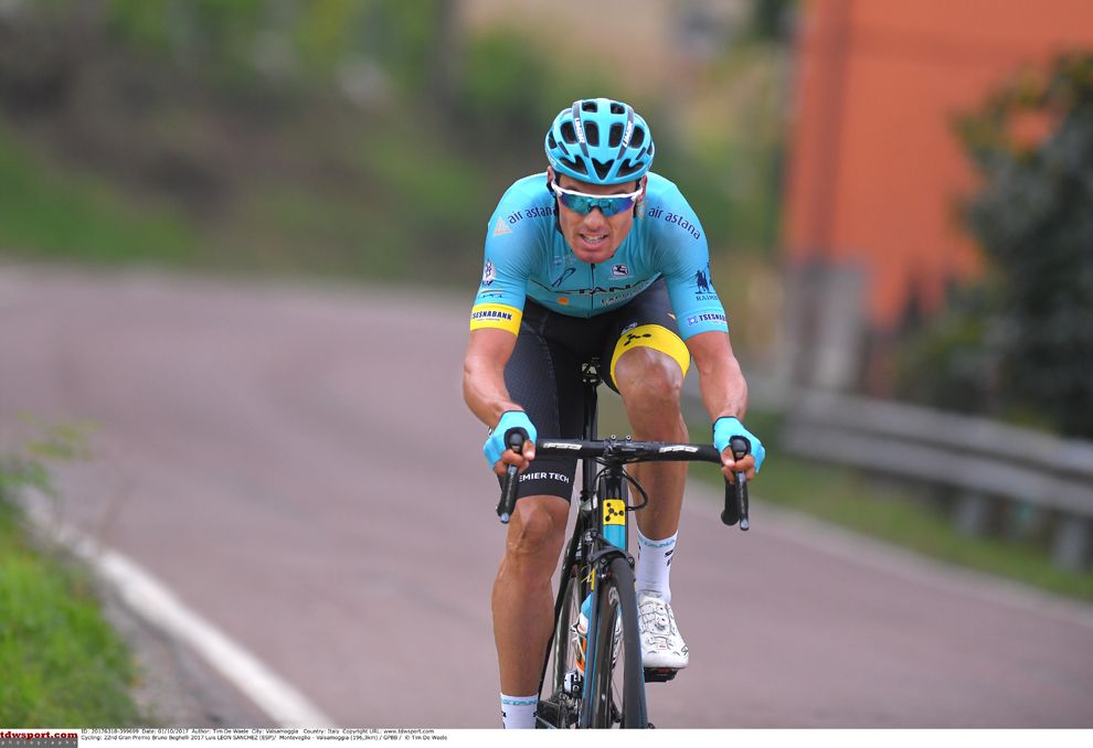 Luis Leon Sanchez (Astana) on the attack