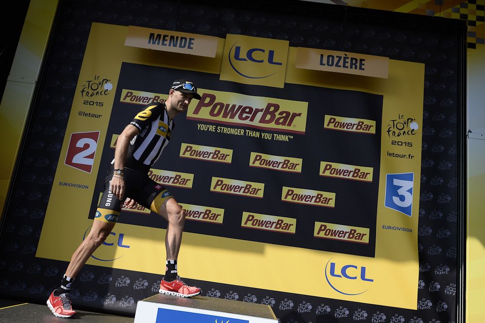 Steven Cummings on the stage 14 podium.