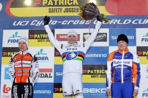 Marianne Vos atop the Namur World Cup podium