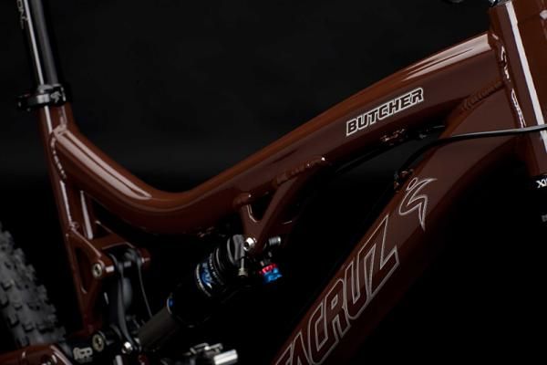 The aluminum tubeset of the Santa Cruz Butcher is hydroformed.