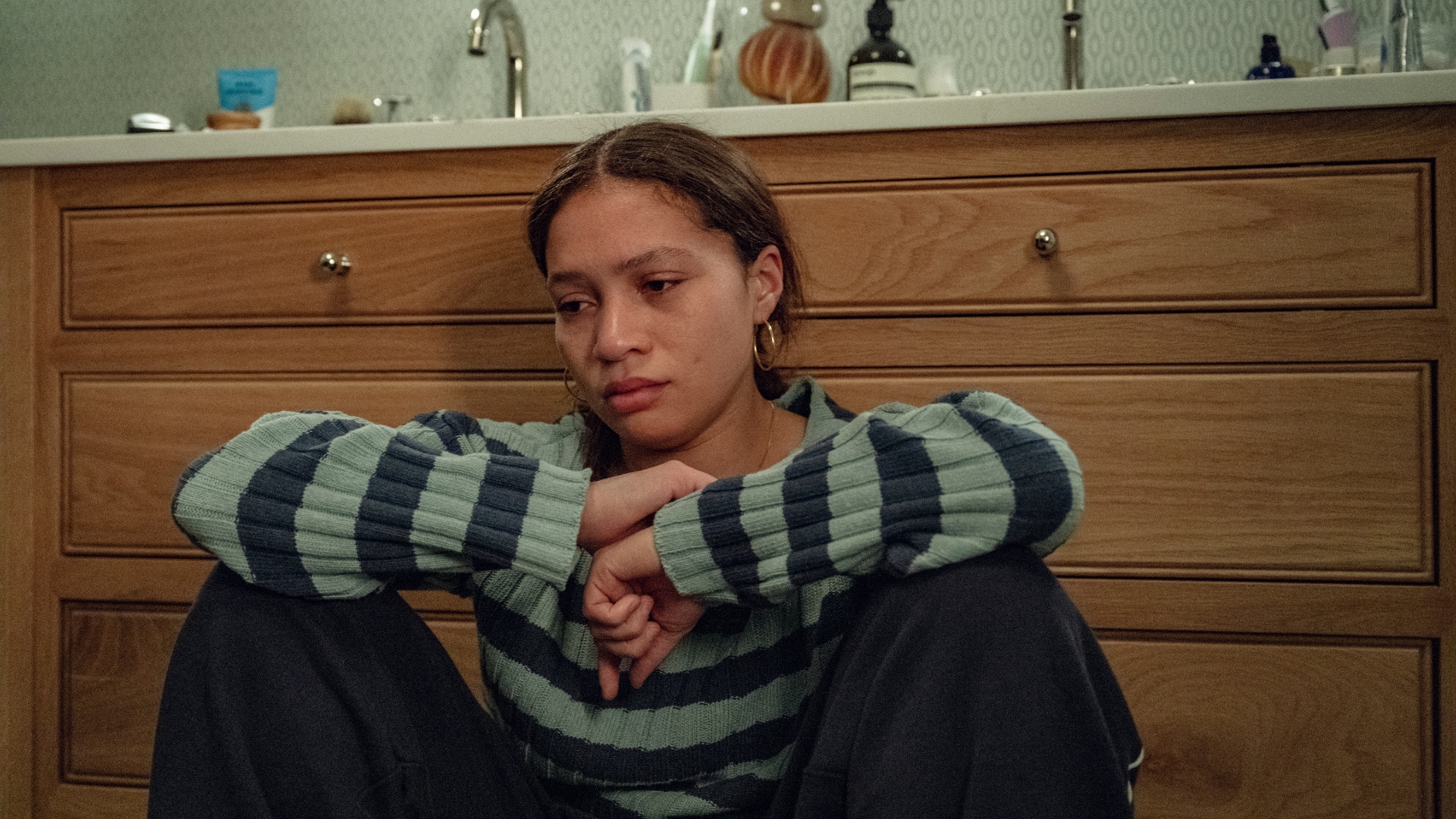 Sylvie sits on the bathroom floor crying in Hostage