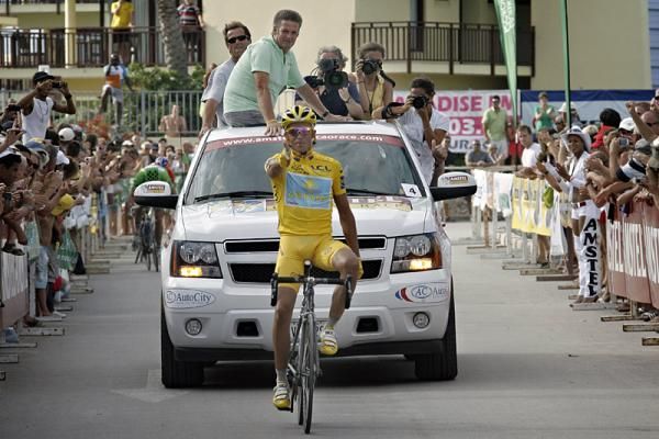Alberto Contador (Astana) wins the Amstel Cura&ccedil;ao Race with Thor Hushovd and Koos Moerenhout following close behind.