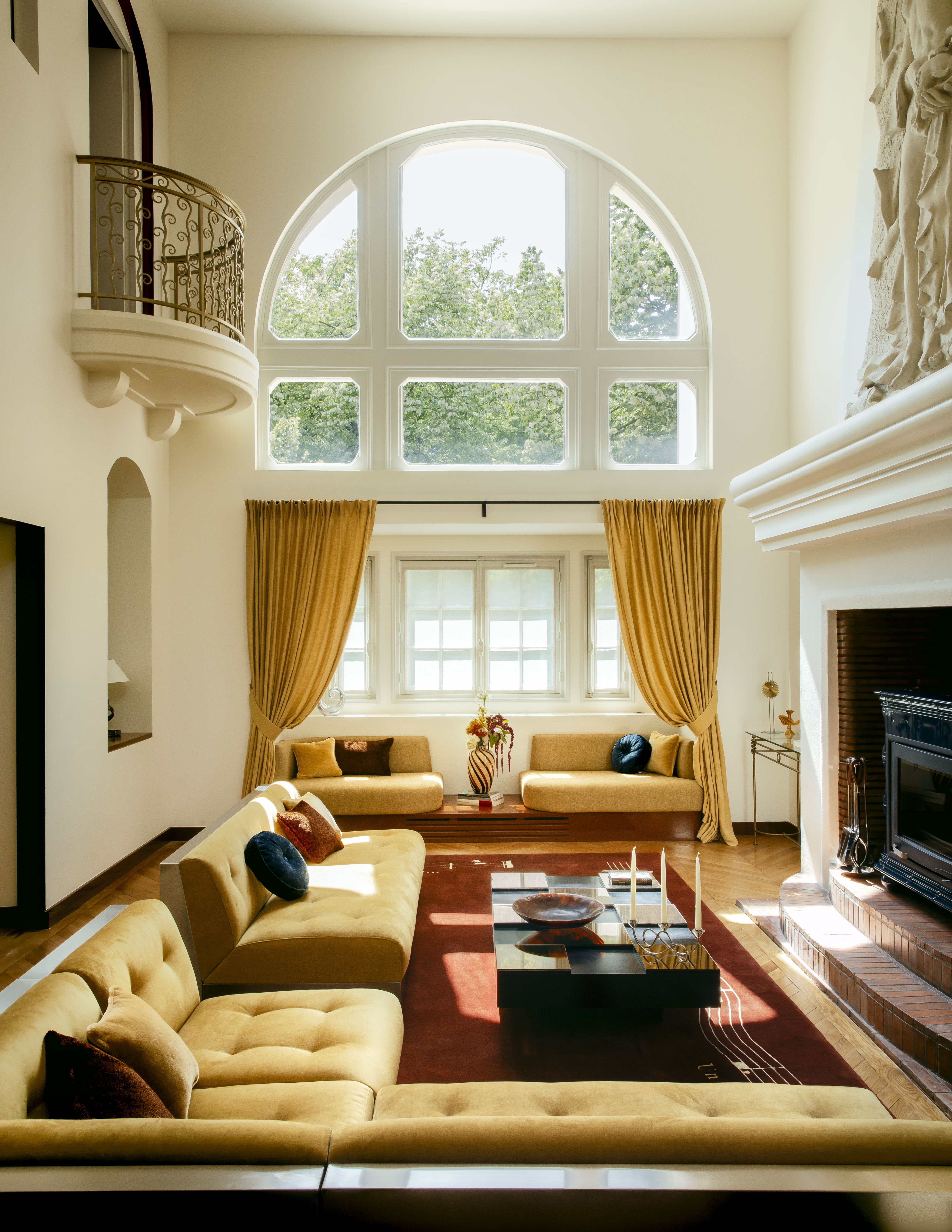 Villa Junot, a Montmartre townhouse with rich and colourful interiors