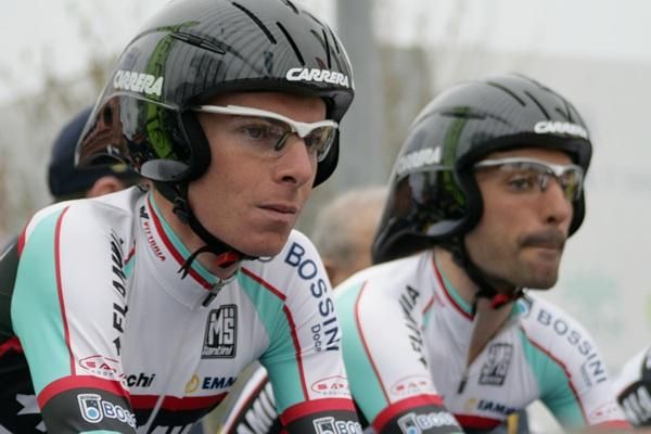 Riccardo Ricco' (Ceramica Flaminia), left, prepares to start the team time trial.