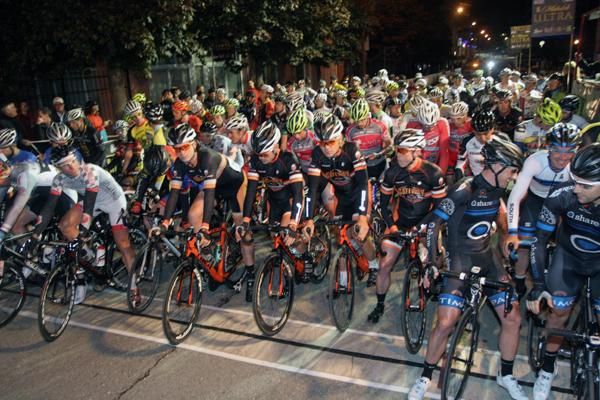 The elite men's peloton ready to roll at the Midtown Grand Prix