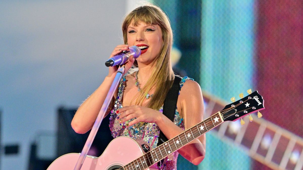 A Security Guard Went Viral For Singing Along At Taylor Swift's Eras ...