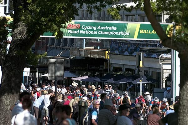 A section of the great crowd that turned out to witness the criterium championships on the streets of Ballarat in Victoria.