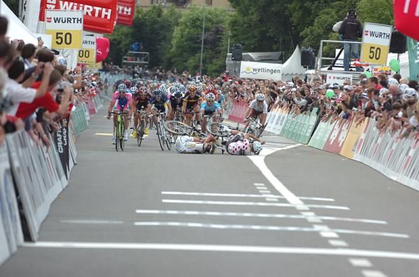 Tour de Suisse stage four finish crash sequence #2: Mark Cavendish (HTC Columbia) and Heinrich Haussler (Cervelo TestTeam) are among the early crash victims.