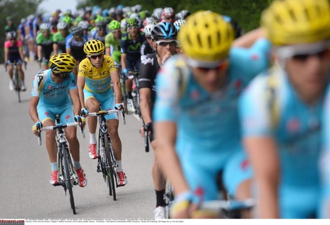 Vincenzo Nibali being protected by his Astana teammates