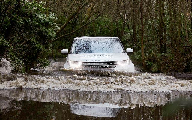 Landrover-through-Water