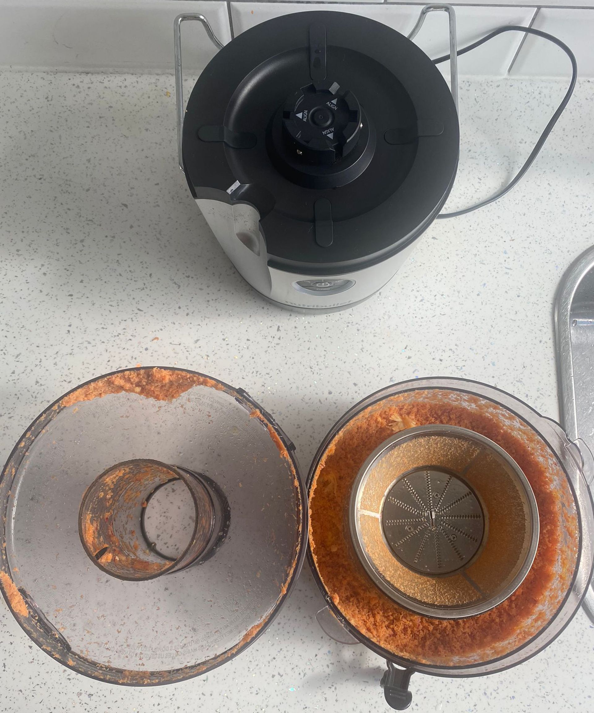 Tampilan atas Nutribullet Juicer Pro bekas sedang dibongkar