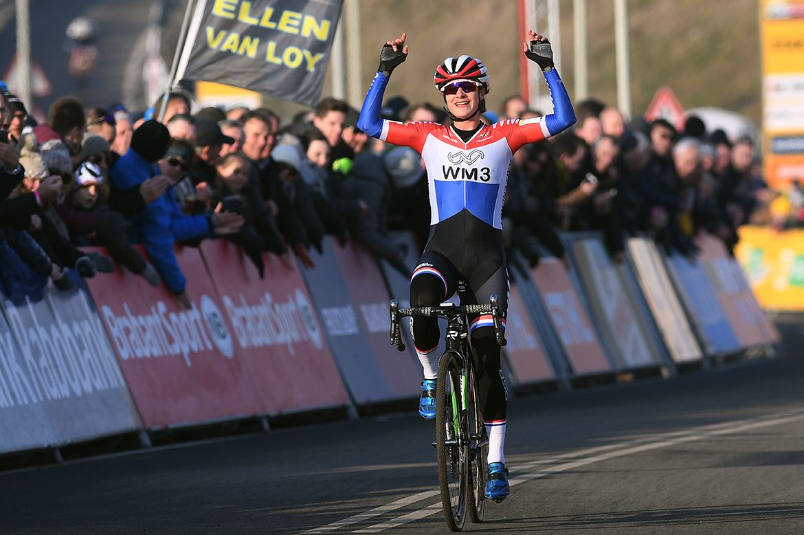 Marianne Vos (WM3) wins