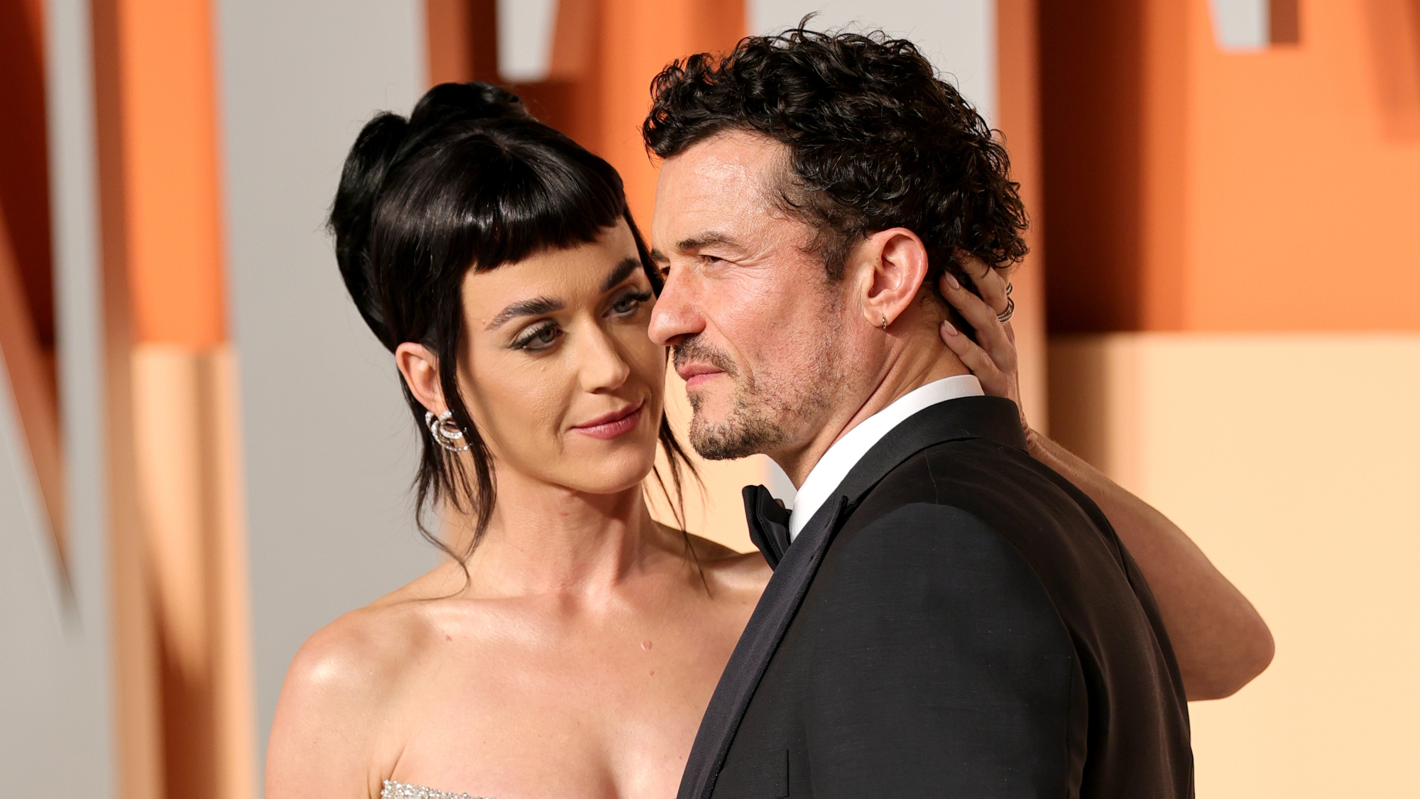 Katy Perry and Orlando Bloom attend the 2025 Vanity Fair Oscar Party Hosted By Radhika Jones at Wallis Annenberg Center for the Performing Arts on March 02, 2025 in Beverly Hills, California.