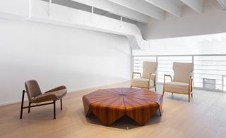Special pieces by by Oscar Niemeyer, Zanini de Zanine, Carlos Motta