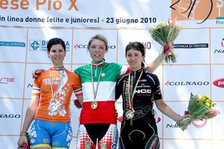 Junior women's podium (l-r): Elena Cecchini, Susanna Zorzi and Rossella Ratto.