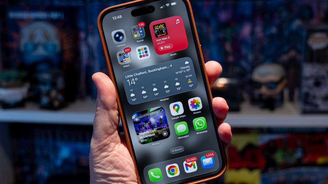 Mujjo iPhone 17 Pro Max case