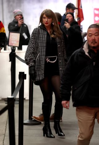 Taylor Swift arriving at arrowhead stadium in chanel