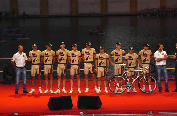 The Footon-Servetto team lines up in Seville.