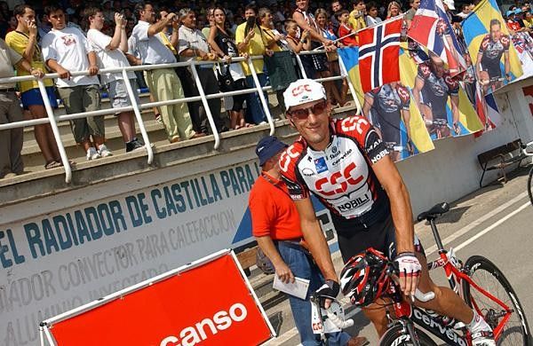 Fabian Cancellara (CSC) smiles at the start