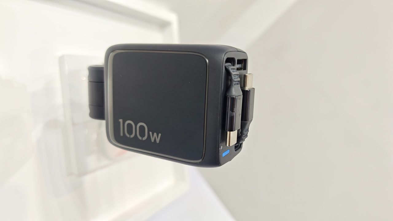 ESR Xtend 100W charger