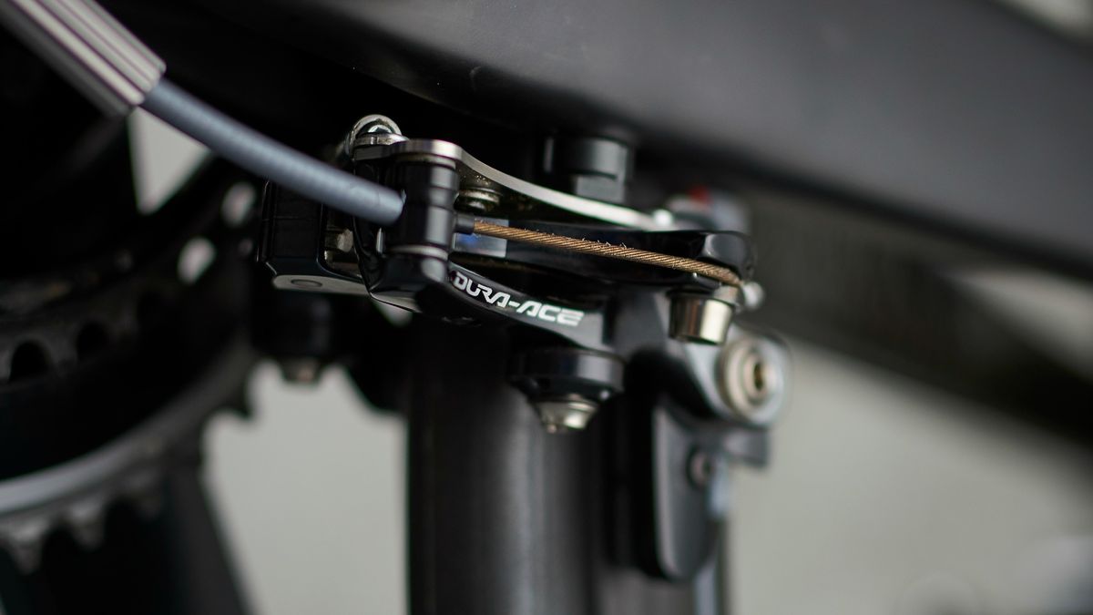 Hidden aero brakes for maximum slipperiness