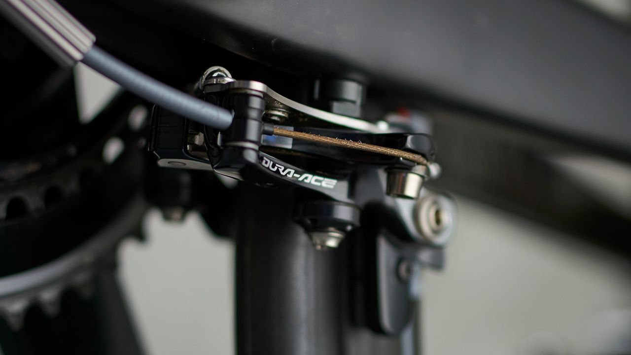 Hidden aero brakes for maximum slipperiness
