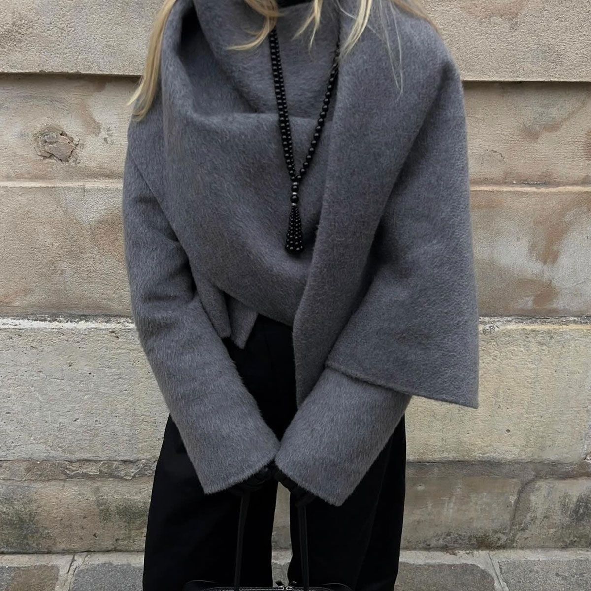 @signeemilieolesen outfit closeup in grey jacket with scarf detail and black tassel beaded necklace
