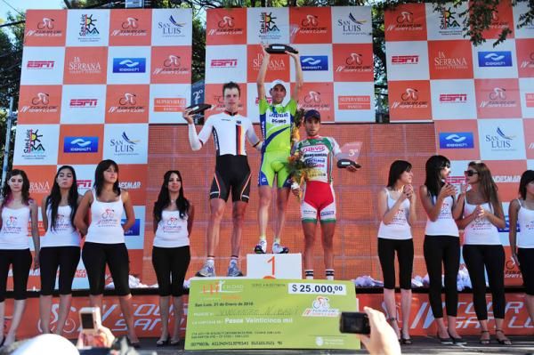 The stage podium: Robert Bengsch (2nd, Germany), Vincenzo Nibali (1st, Liquigas) and Pedro A. Nicasio (3rd, Funvic-Pindamonhangaba)