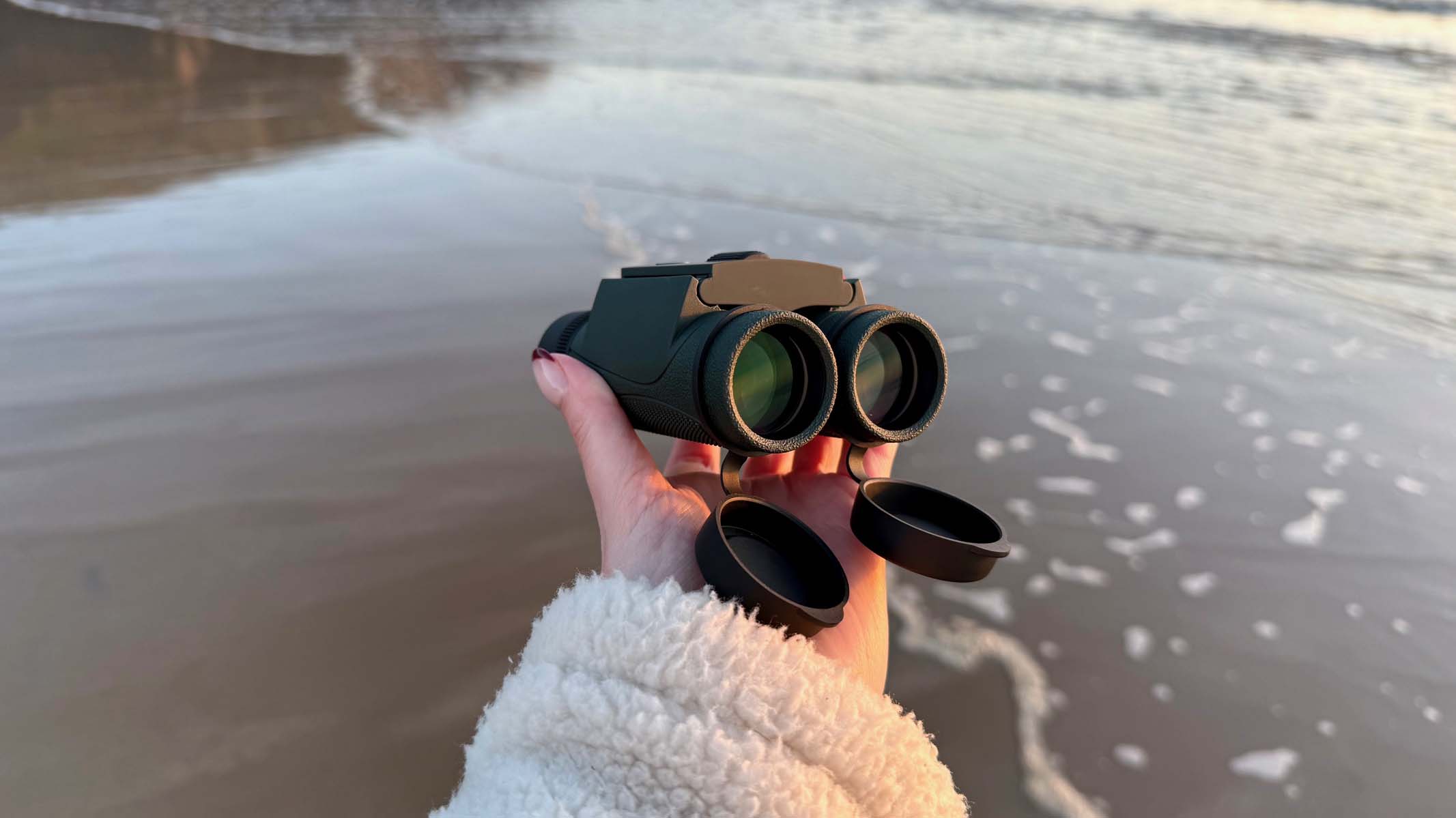 Hawke Endurance ED 8x25 in the hand at a coastal location