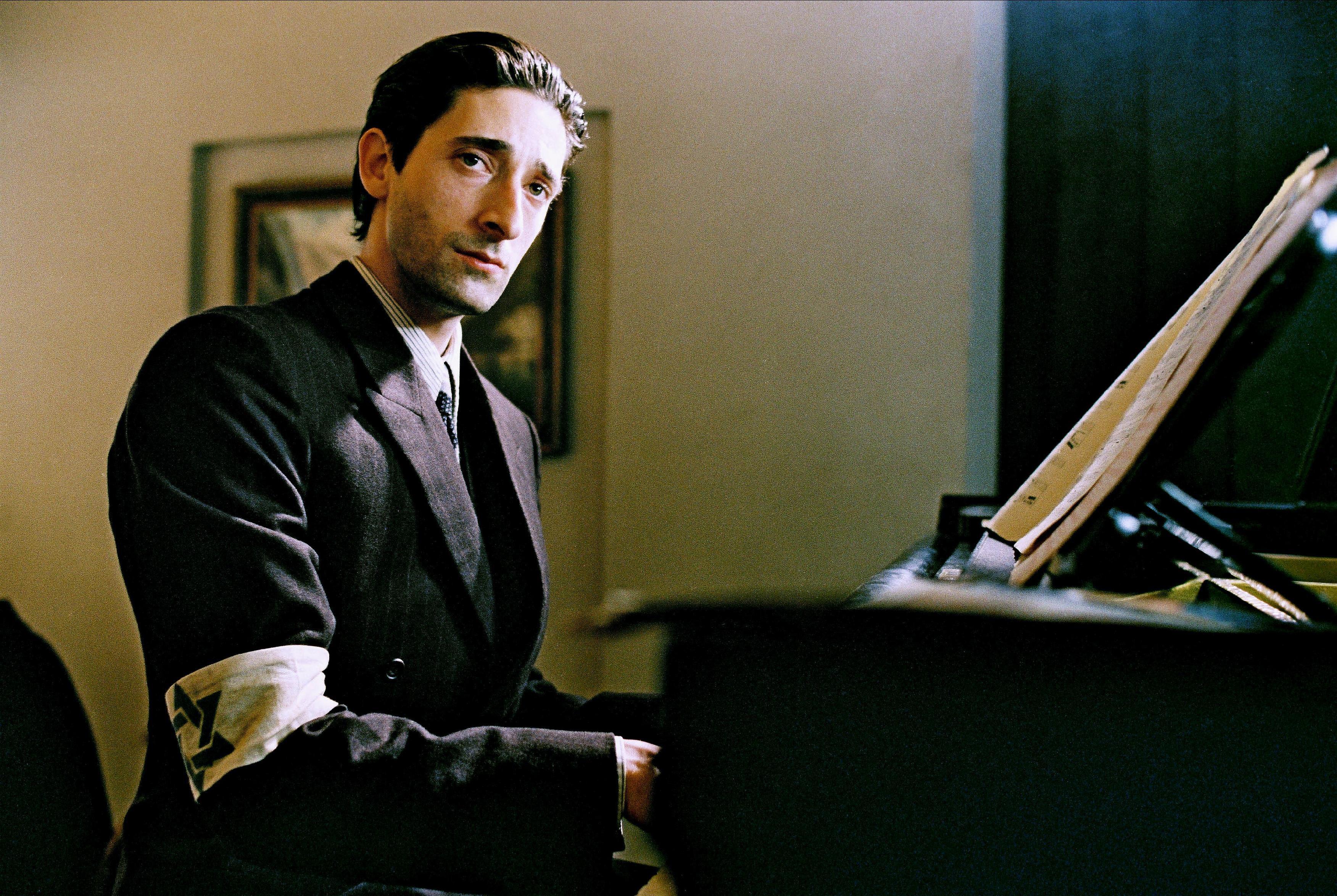 Adrien Brody in The Pianist, one of the best netflix war movies