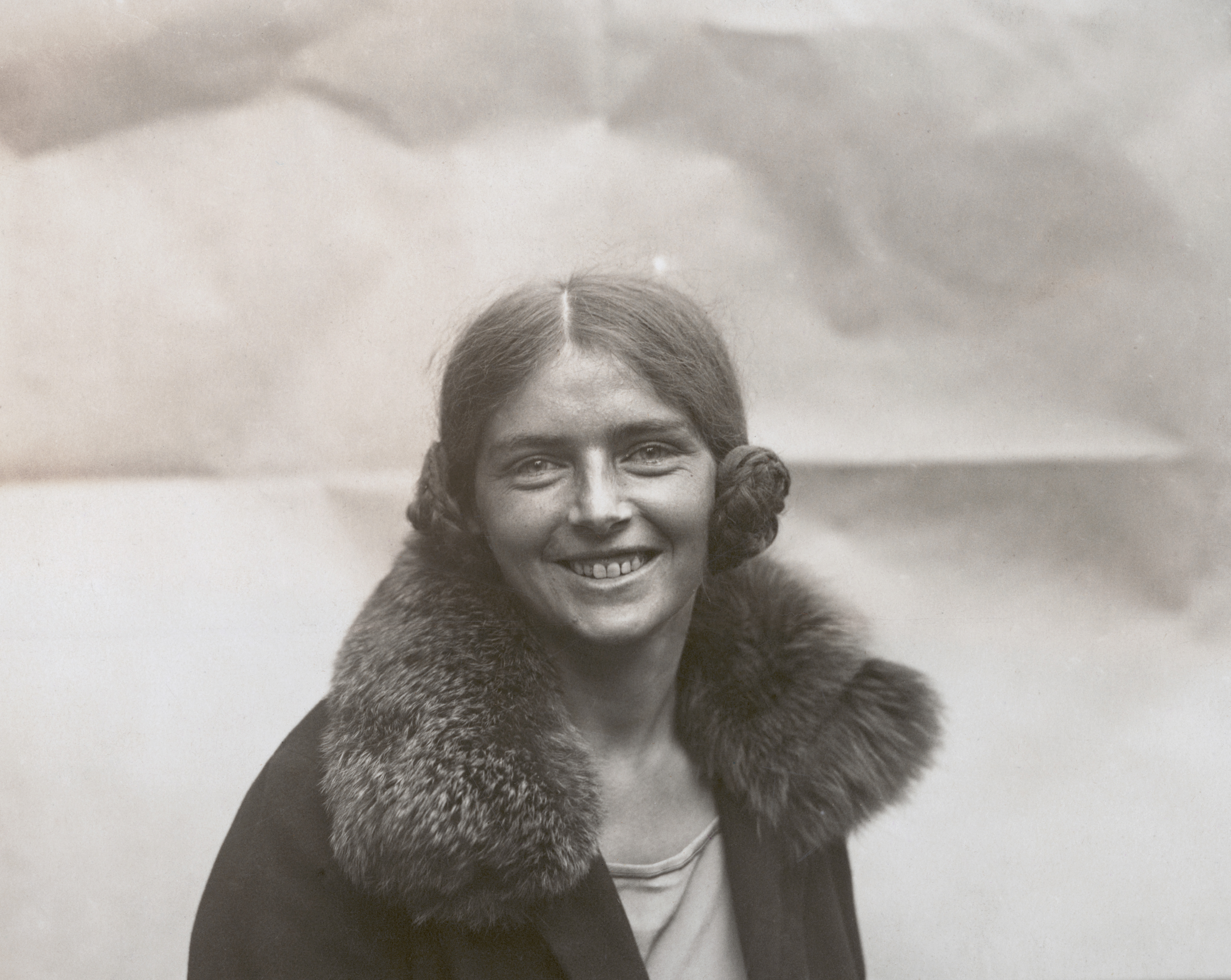 woman&#039;s smiling face