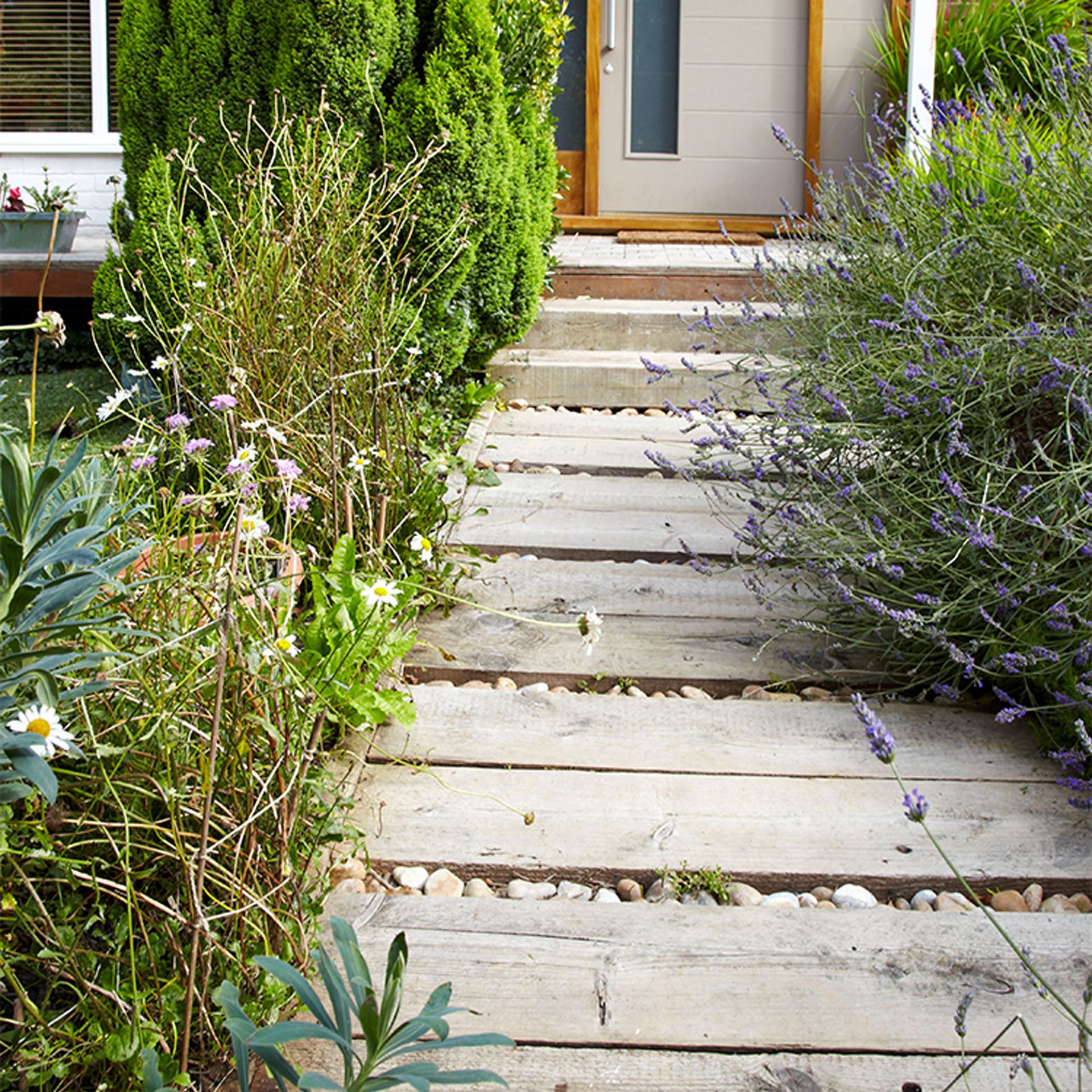 Cheap DIY garden path ideas: 12 easy and inexpensive walkways | Ideal Home