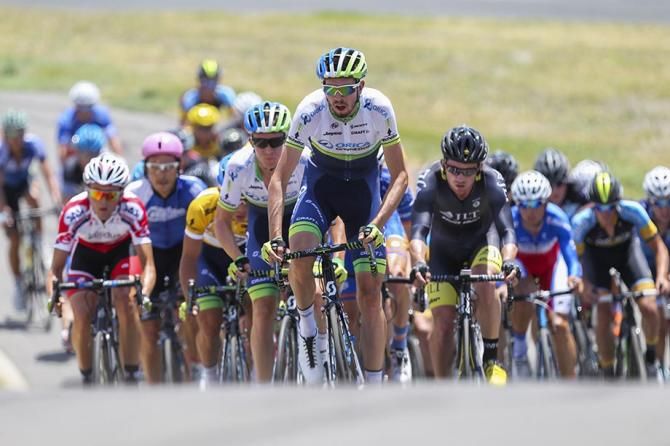 Damian Howson leads the peloton
