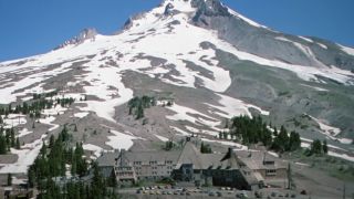 the top of the Timberline Lodge aka The Overlook hotel, with a mountain behind it in The Shining.