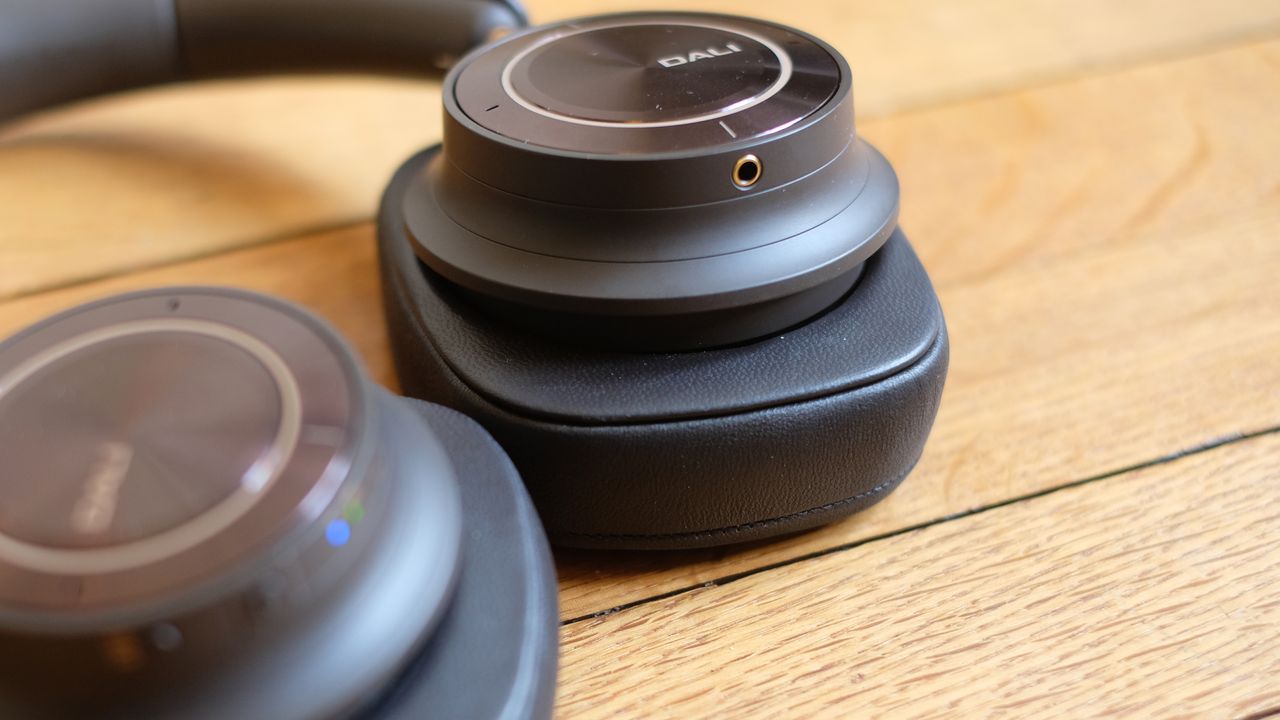 Photograph of DALI iO-12 headphones