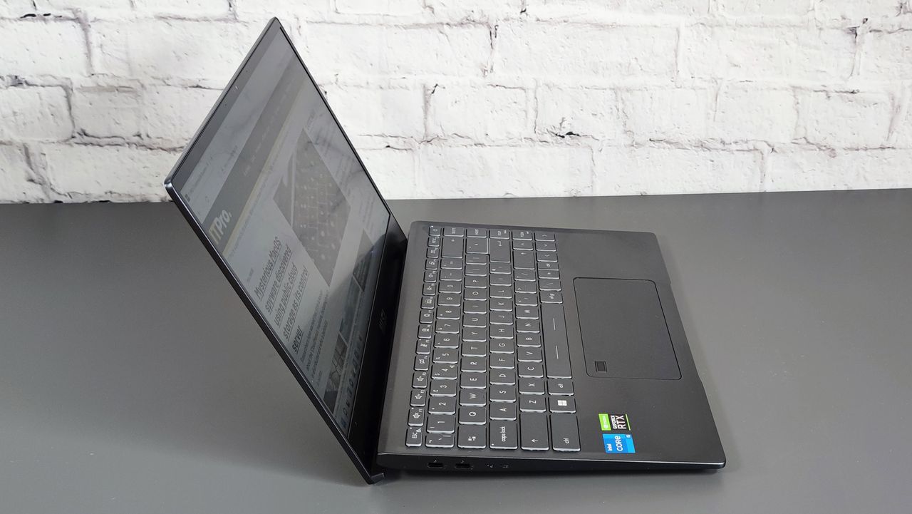 A photograph of the MSI Prestige 14 A12UC 2022 from the left