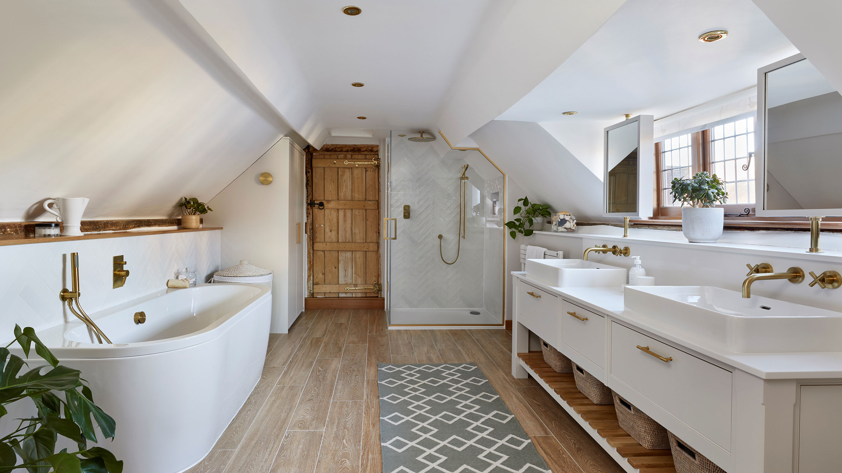 bathroom with vaulted ceiling